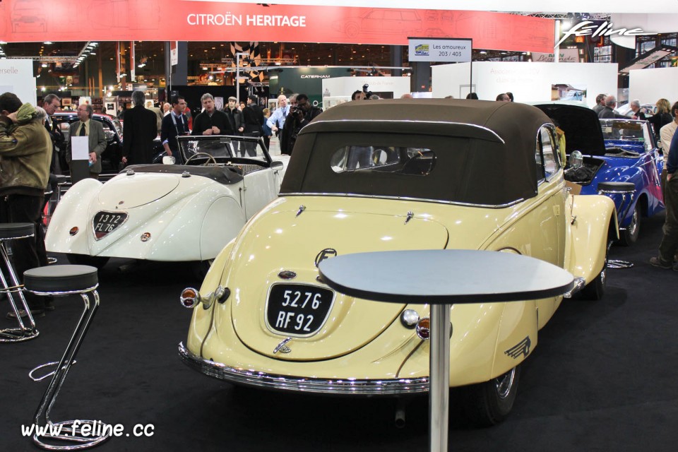 Photo Peugeot 402 Darl'mat Cabriolet (1938), Peugeot 402 B coach décapotable (1939) et Peugeot 203 Worblaufen Cabriolet (1951) - Salon Rétromobile 2014