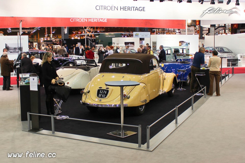 Photo Peugeot 402 B coach décapotable (1939), Peugeot 402 Darl'mat Cabriolet (1938) et Peugeot 203 Worblaufen Cabriolet (1951) - Salon Rétromobile 2014