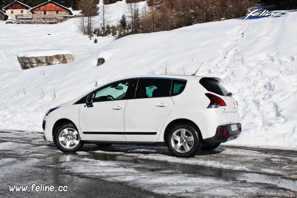 Peugeot 3008 HYbrid4 Blanc Nacré - Peugeot Winter Experience 2014