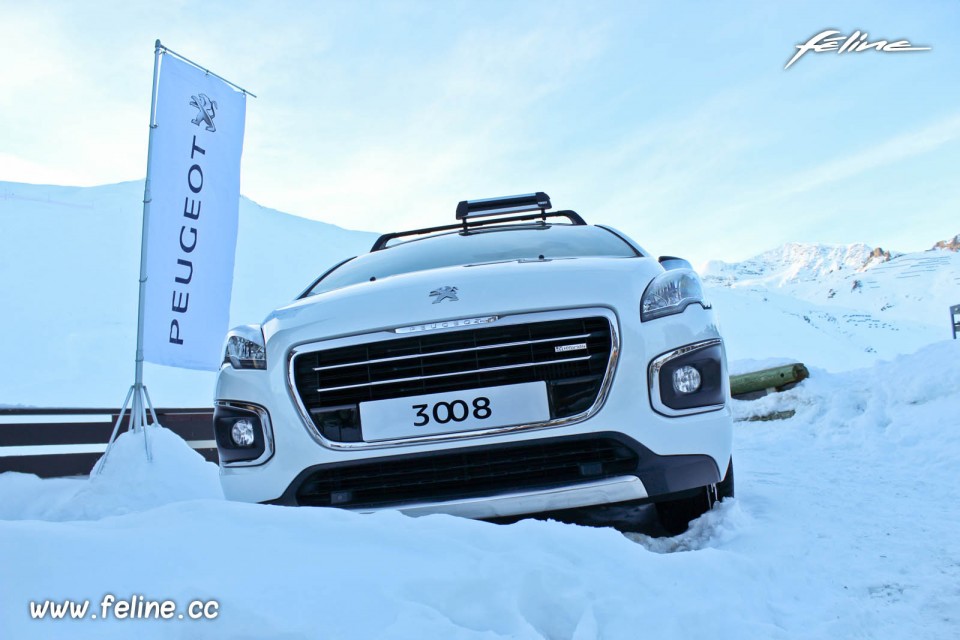 Peugeot 3008 HYbrid4 Blanc Nacré - Peugeot Winter Experience 2014