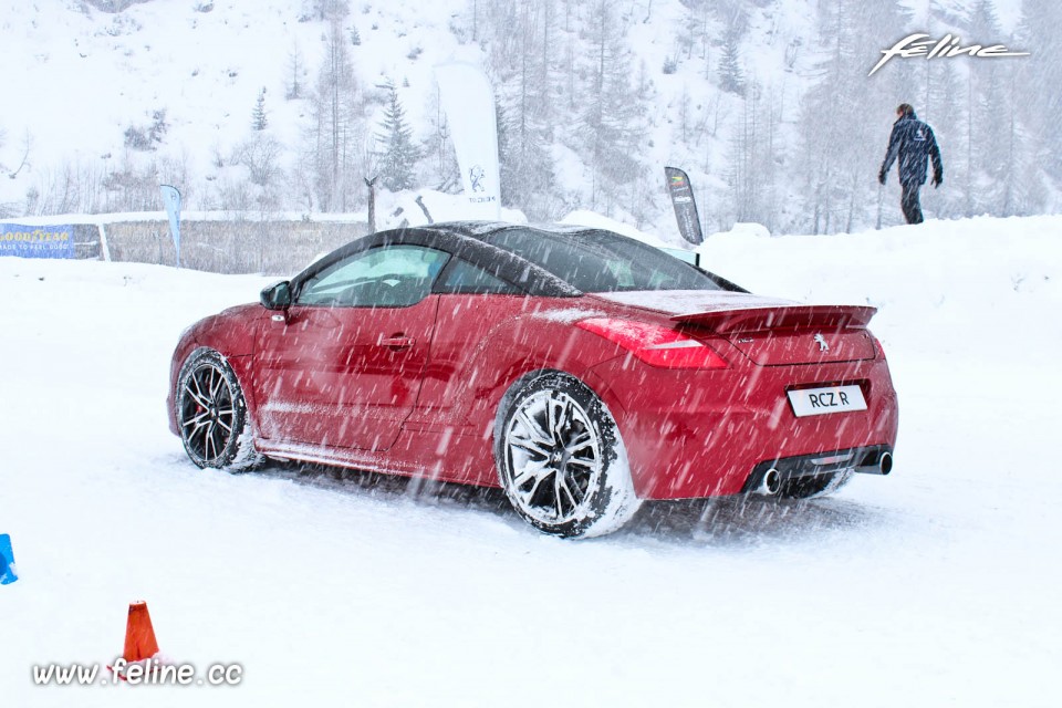 Photo Peugeot RCZ R Rouge Erythrée - Peugeot Winter Experience 2014