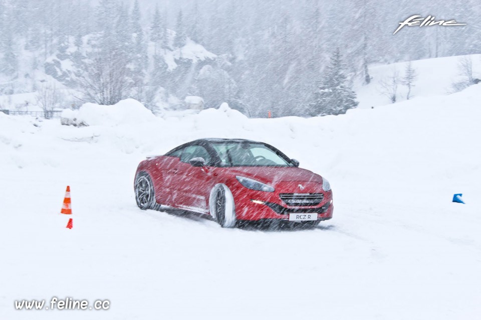 Photo Peugeot RCZ R Rouge Erythrée - Peugeot Winter Experience 2014