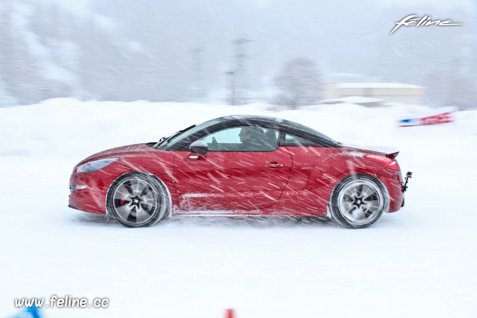 Photo Peugeot RCZ R Rouge Erythrée - Peugeot Winter Experience 2014