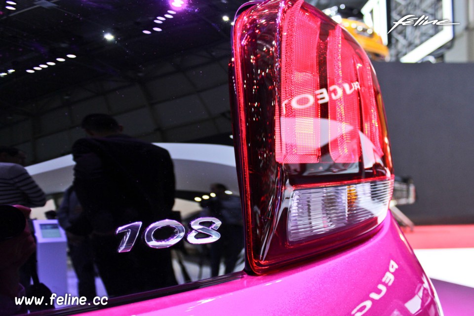 Photo logo Peugeot 108 - Salon de Genève 2014