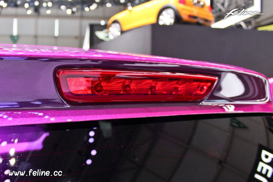 Photo 3è feu stop Peugeot 108 - Salon de Genève 2014