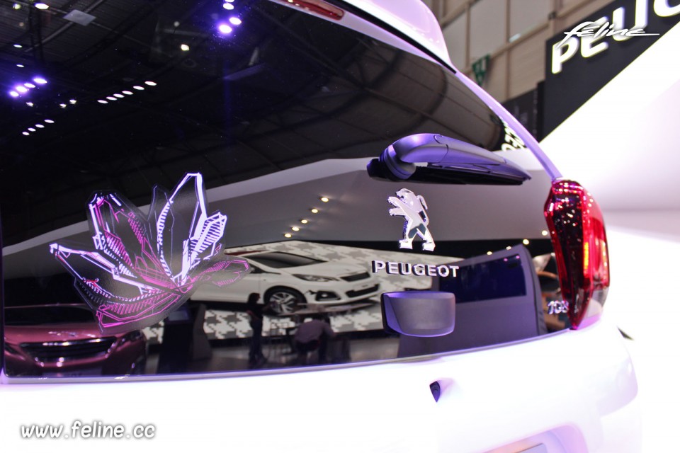 Photo lunette arrière Peugeot 108 Top - Salon de Genève 2014
