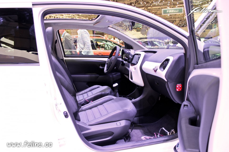Photo habitacle Peugeot 108 Top - Salon de Genève 2014