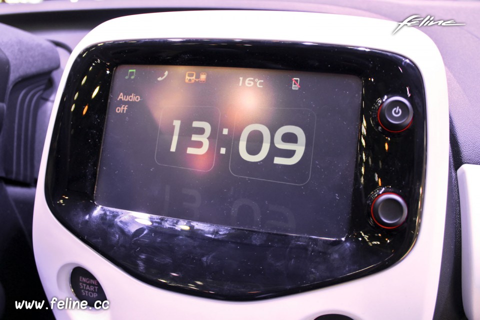 Photo écran tactile Peugeot 108 Top - Salon de Genève 2014