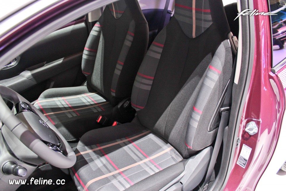 Photo sièges tissu Carolight Noir/Rouge Peugeot 108 Allure - Sa