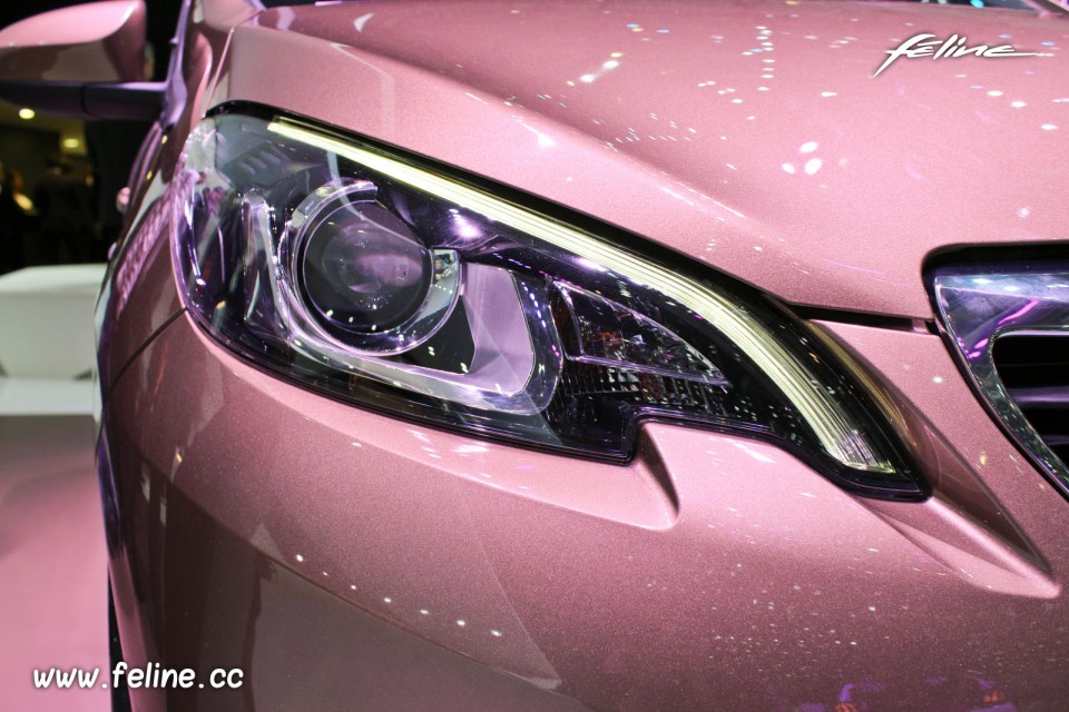 Photo phare avant Peugeot 108 - Salon de Genève 2014