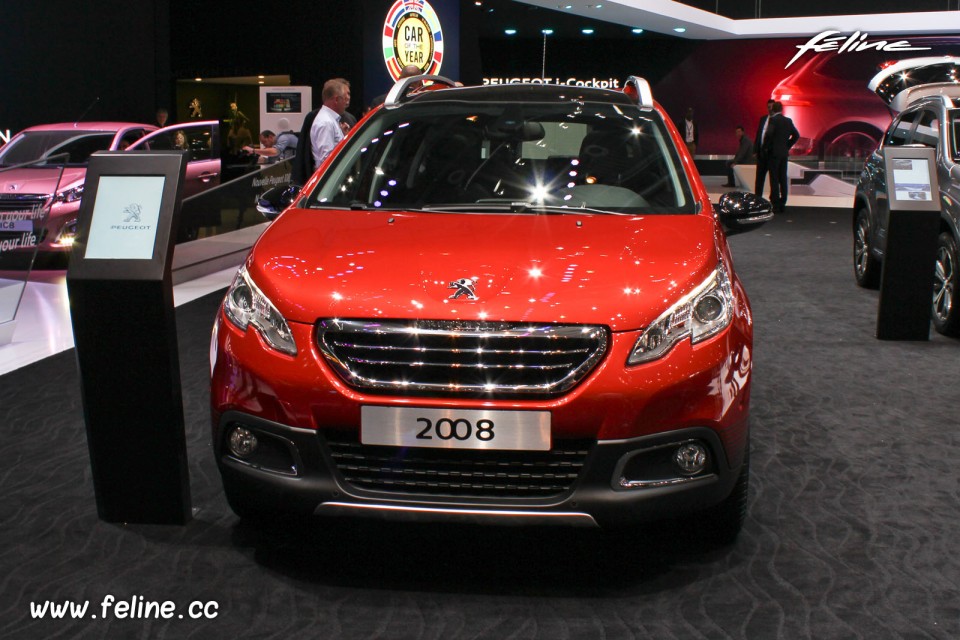 Photo Peugeot 2008 Féline Orange Tourmaline - Salon de Genève