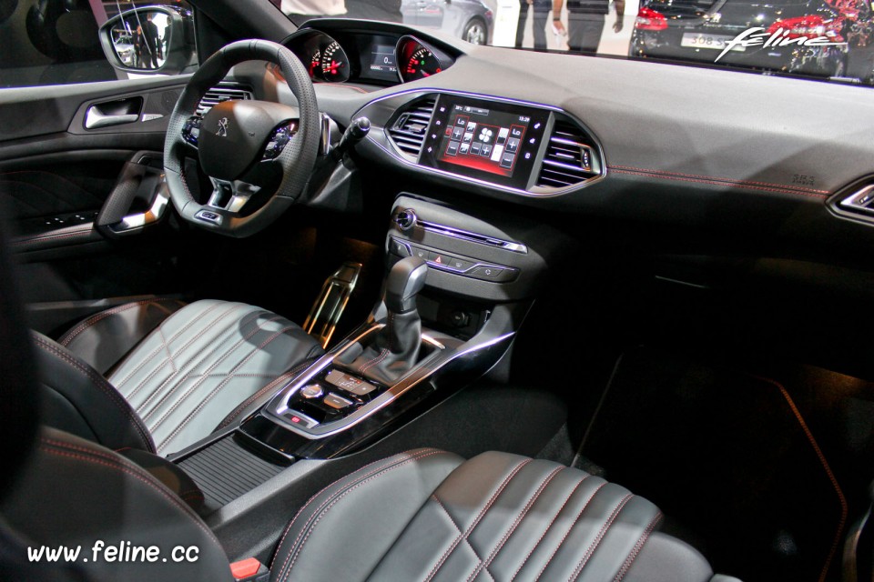 Photo intérieur cuir Peugeot 308 GT - Salon de Paris 2014