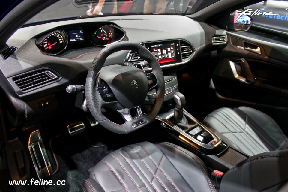 Photo i-Cockpit Peugeot 308 GT - Salon de Paris 2014