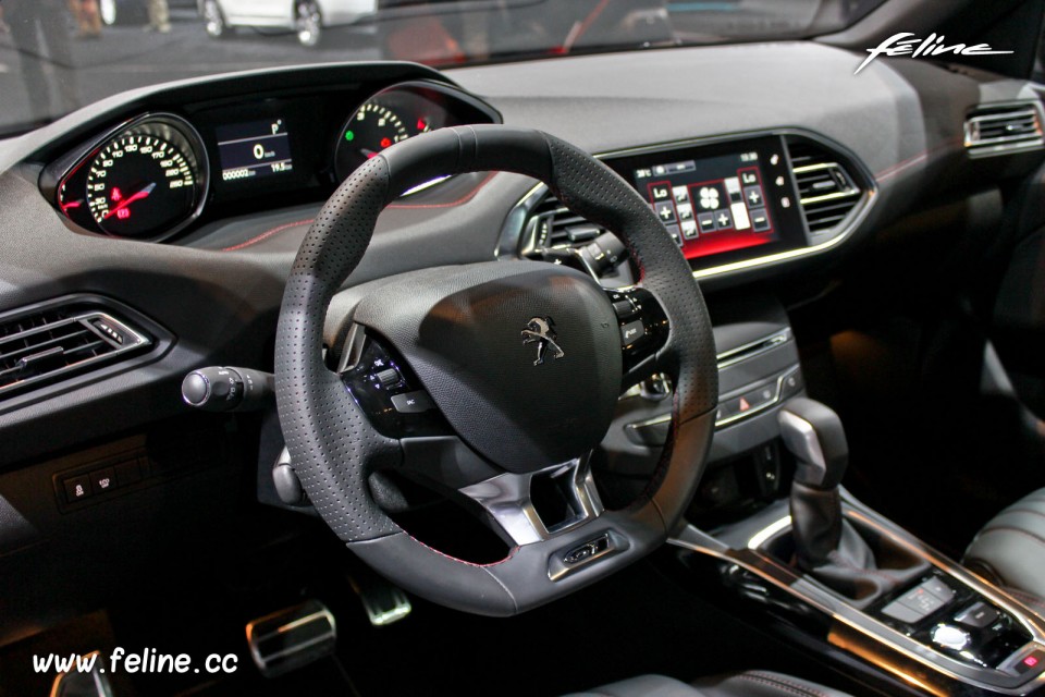 Photo planche de bord Peugeot 308 GT - Salon de Paris 2014