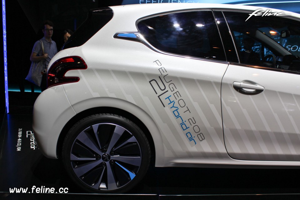 Photo Peugeot 208 HYbrid Air 2L Concept - Salon de Paris 2014