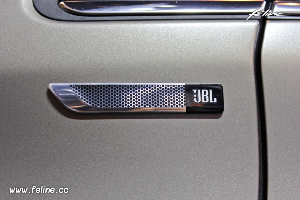 Photo sigle JBL Peugeot 208 XY JBL - Salon de Paris 2014