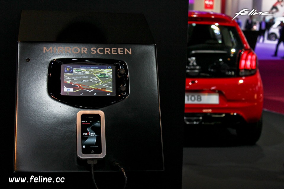 Photo Mirror Screen Peugeot 108 - Salon de Paris 2014