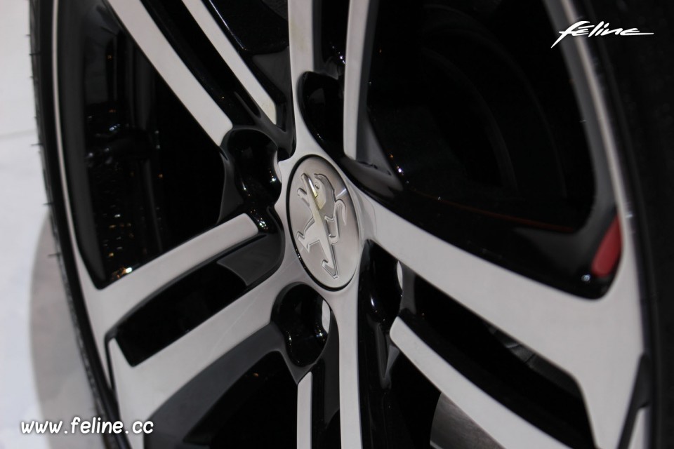 Photo jante Peugeot 208 GT Line - Salon de Genève 2015