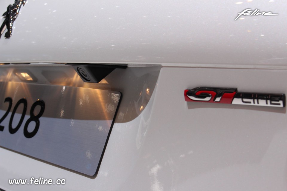Photo caméra de recul Peugeot 208 GT Line - Salon de Genève 20