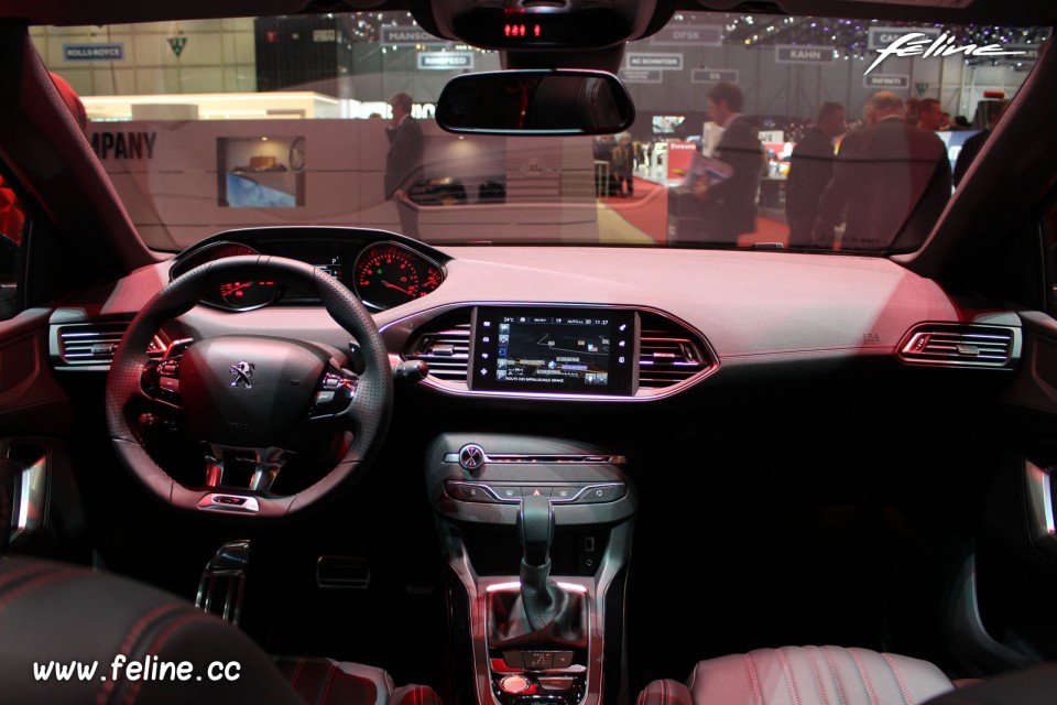 Photo intérieur Peugeot 308 GT - Salon de Genève 2015