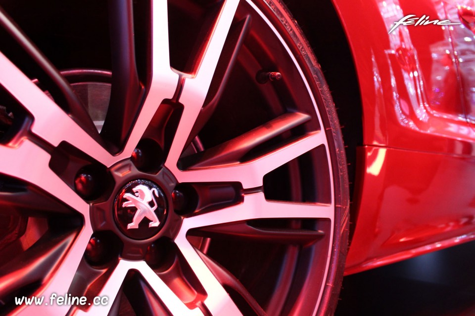 Photo jante aluminium Peugeot RCZ R - Salon de Genève 2015