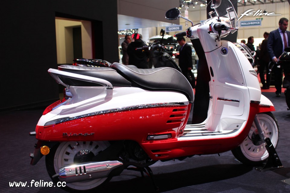 Photo scooter Peugeot Django - Salon de Genève 2015