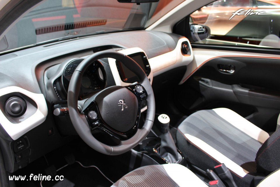 Photo intérieur Peugeot 108 Roland Garros - Salon de Genève 20