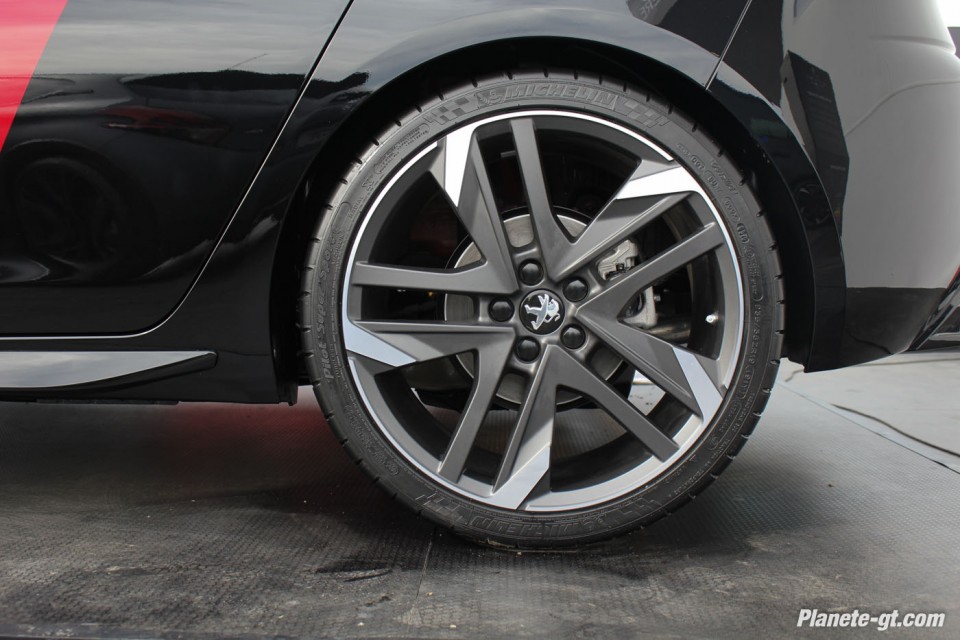 Photo jante alliage Carbone19 Peugeot 308 GTi - Goodwood Festiva