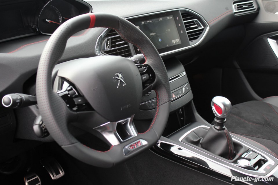 Photo volant cuir Peugeot 308 GTi - Goodwood Festival of Speed 2