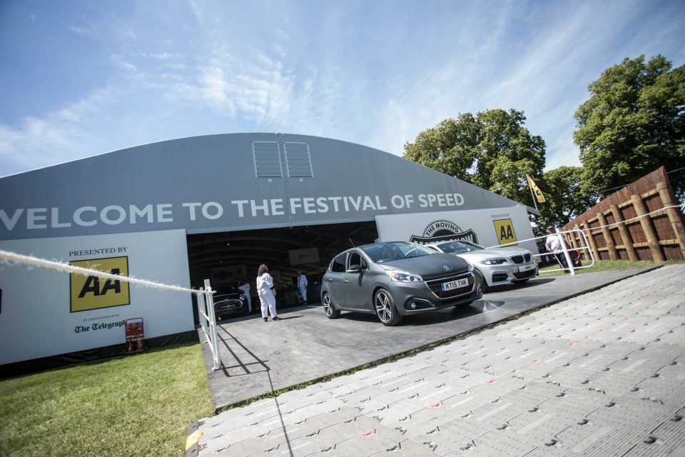 Photo Peugeot 208 GT Line Ice Silver - Goodwood Festival of Spee
