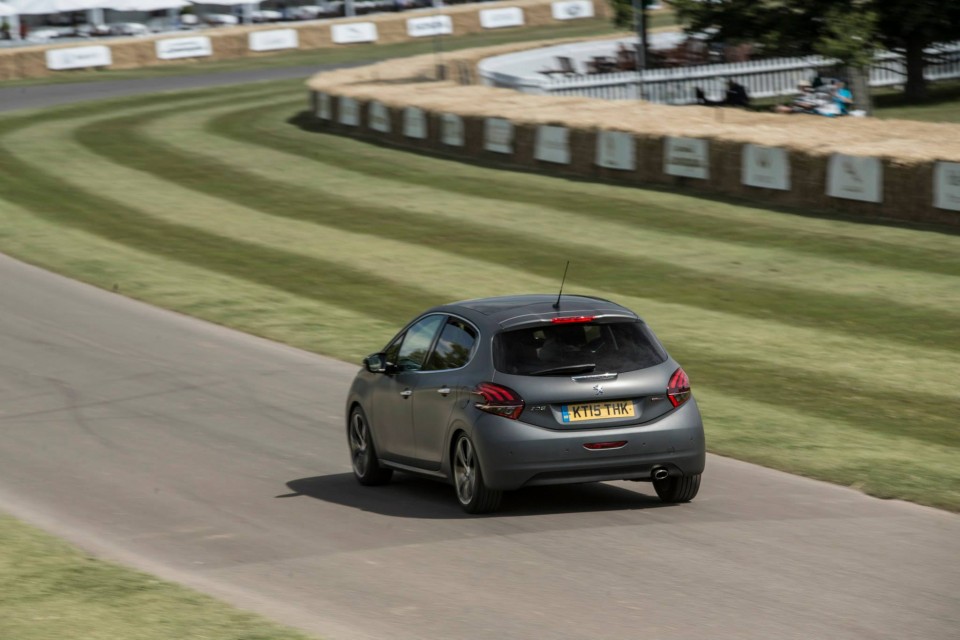 Photo Peugeot 208 GT Line Ice Silver - Goodwood Festival of Spee