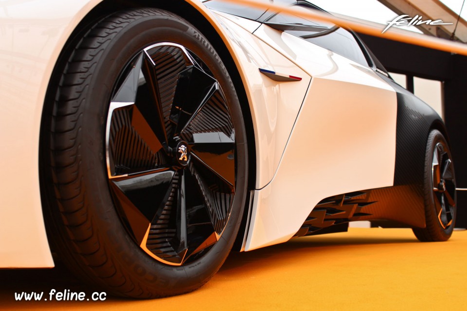 Photo jante aluminium Peugeot Fractal (2015) - Expo Concept Cars