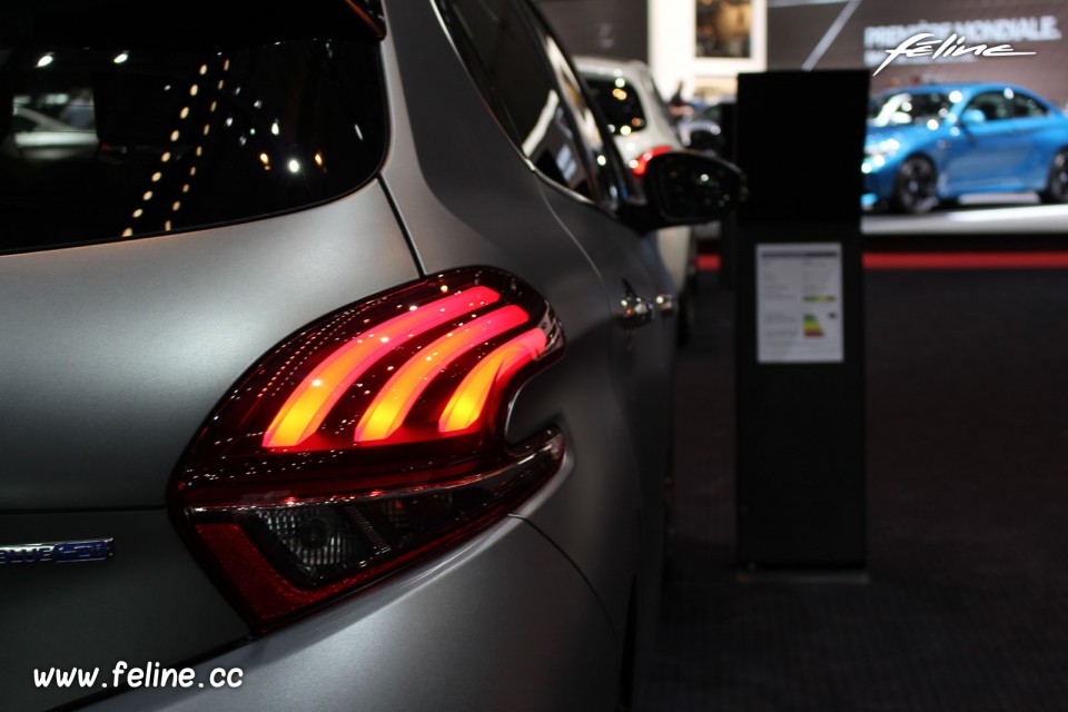 Photo feu arrière LED Peugeot 208 restylée - Salon de Genève