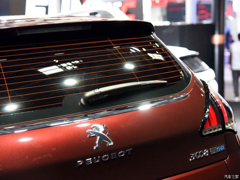 Photo lunette arrière Peugeot 3008 I Chine restylée - Salon de