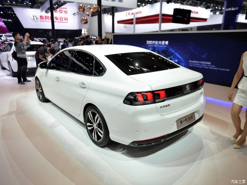 Photo Peugeot 308 Sedan II - Salon de Pékin 2016