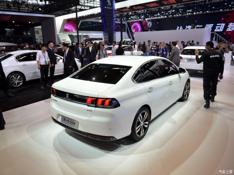 Photo Peugeot 308 Sedan II - Salon de Pékin 2016