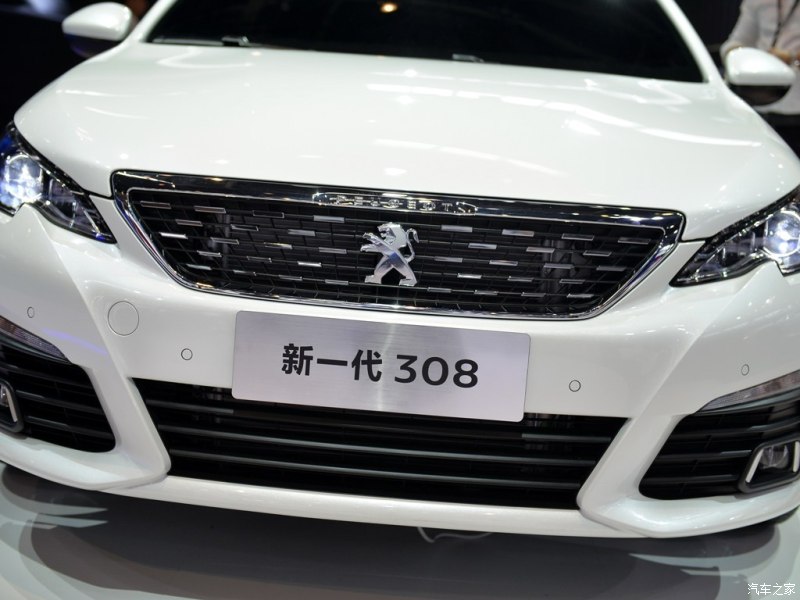 Photo bouclier avant Peugeot 308 Sedan II - Salon de Pékin 2016