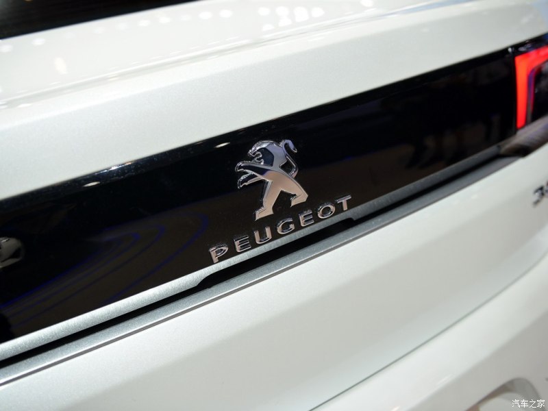 Photo sigle Peugeot 308 Sedan II - Salon de Pékin 2016