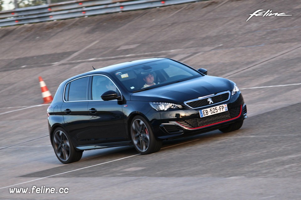 Photo 308 GTi by Peugeot Sport - Les Grandes Heures Automobiles