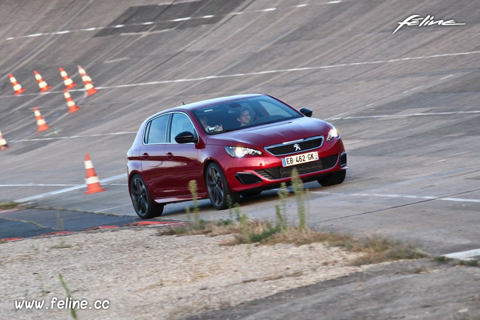 Photo 308 GTi by Peugeot Sport - Les Grandes Heures Automobiles