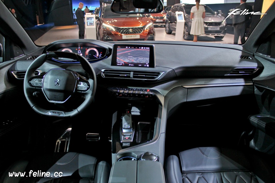 Photo intérieur i-Cockpit Peugeot 5008 II - Salon de Paris 2016