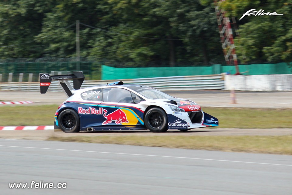 Photo Peugeot 208 T16 Pikes Peak - Les Grandes Heures Automobile
