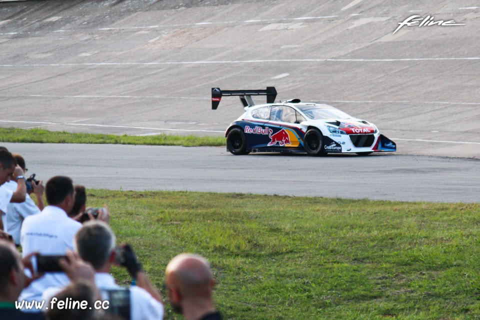 Photo Peugeot 208 T16 Pikes Peak - Les Grandes Heures Automobile