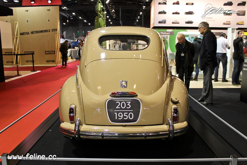 Photo Peugeot 203 Berline (1950) - Salon Rétromobile 2018