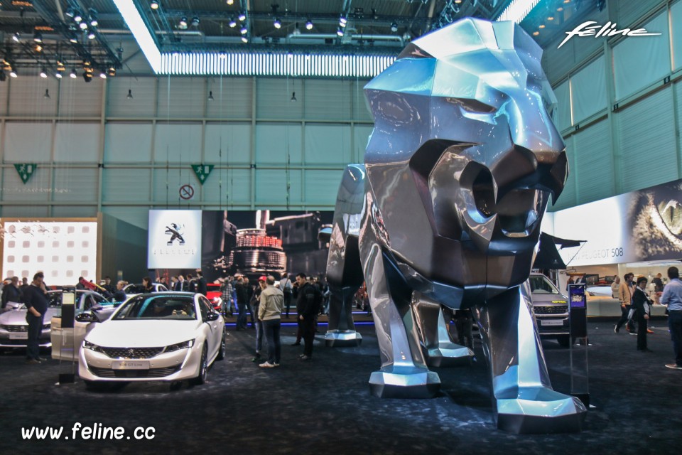 Photo Lion Peugeot monumental - Salon de Genève 2018