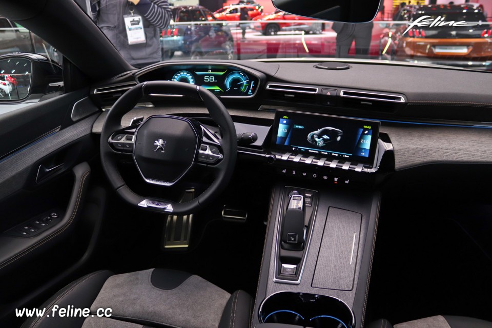 Photo intérieur spécifique Peugeot 508 HYbrid - Salon de Paris