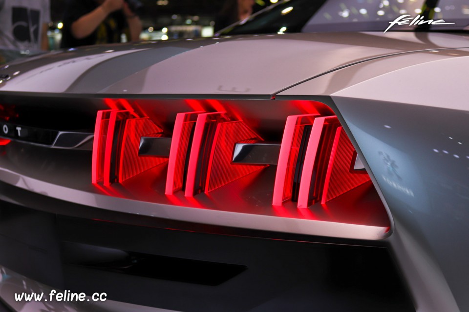 Photo détail feu arrière LED Peugeot e-Legend Concept - Salon