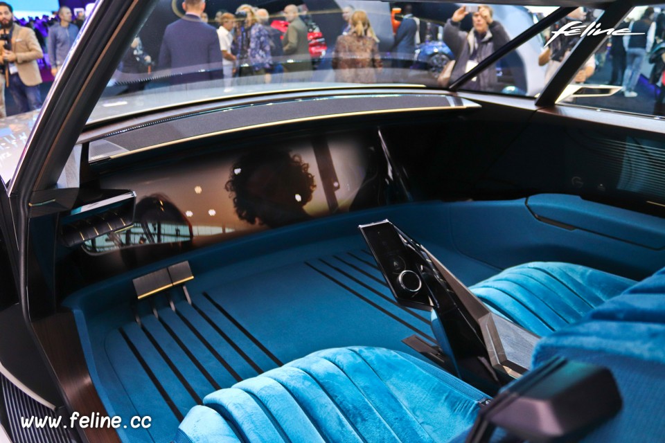 Photo intérieur Peugeot e-Legend Concept - Salon de Paris 2018