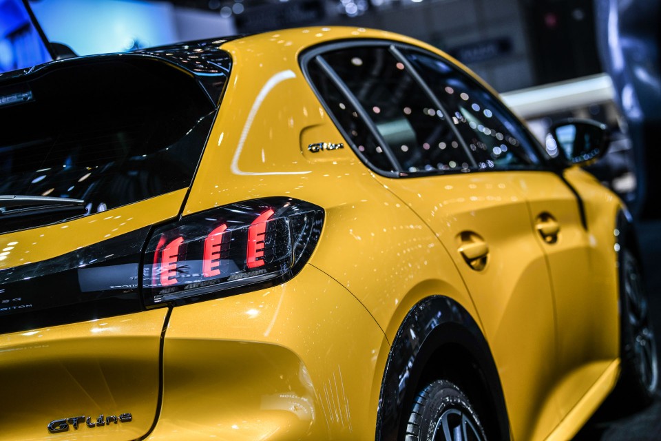 Photo feu arrière LED 3D Peugeot 208 GT Line - Salon de Genève