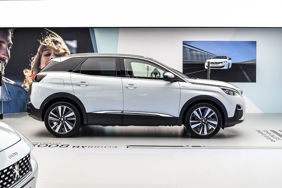 Photo profil Peugeot 3008 HYbrid4 - Salon de Genève 2019